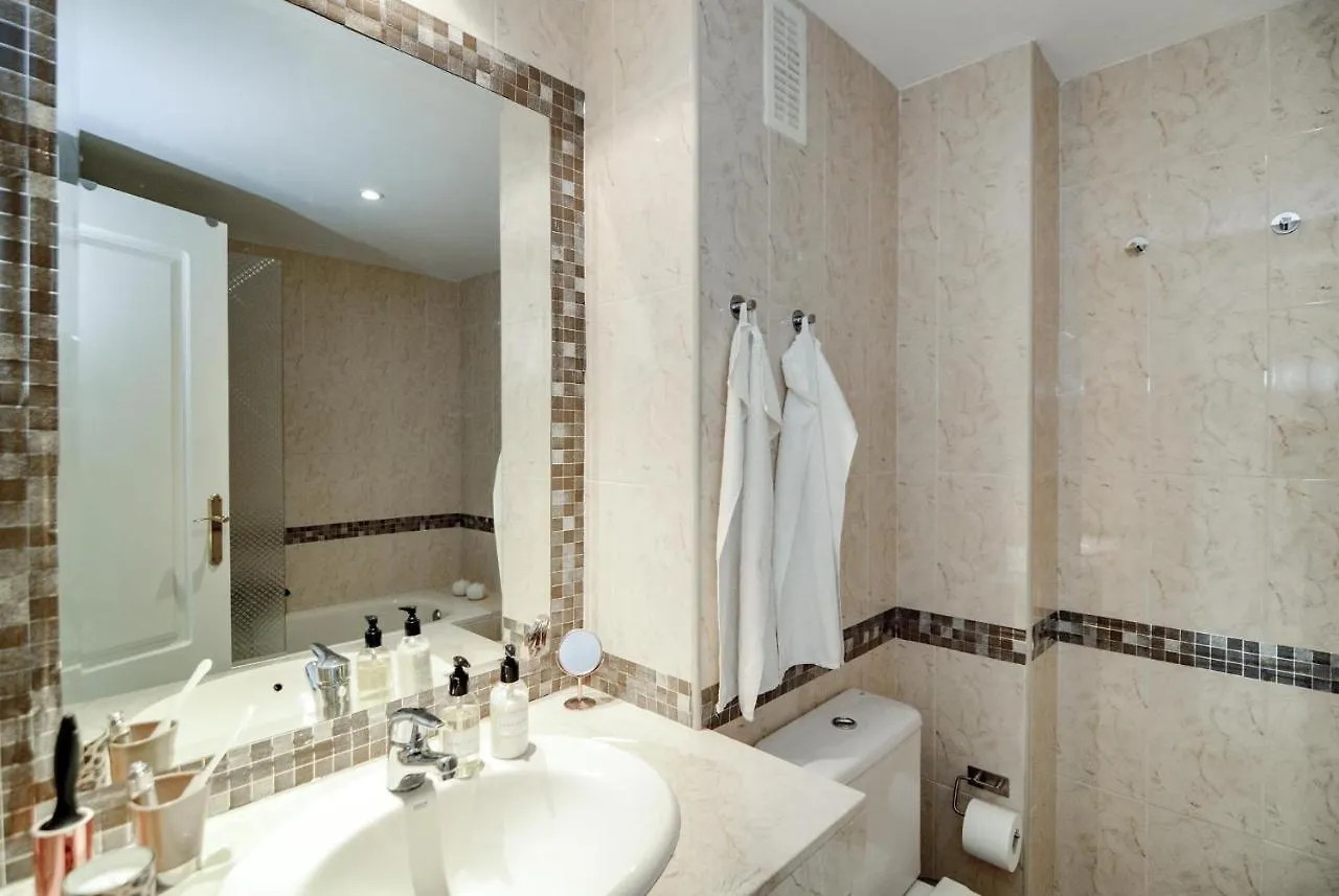 Sad-Spacious 2 Bedroom Duplex Puerto Banus Marbella Spanien