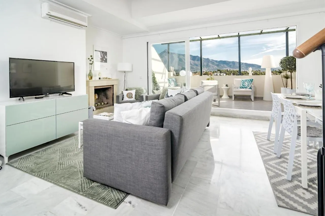 Sad-Spacious 2 Bedroom Duplex Puerto Banus Marbella Lägenhet