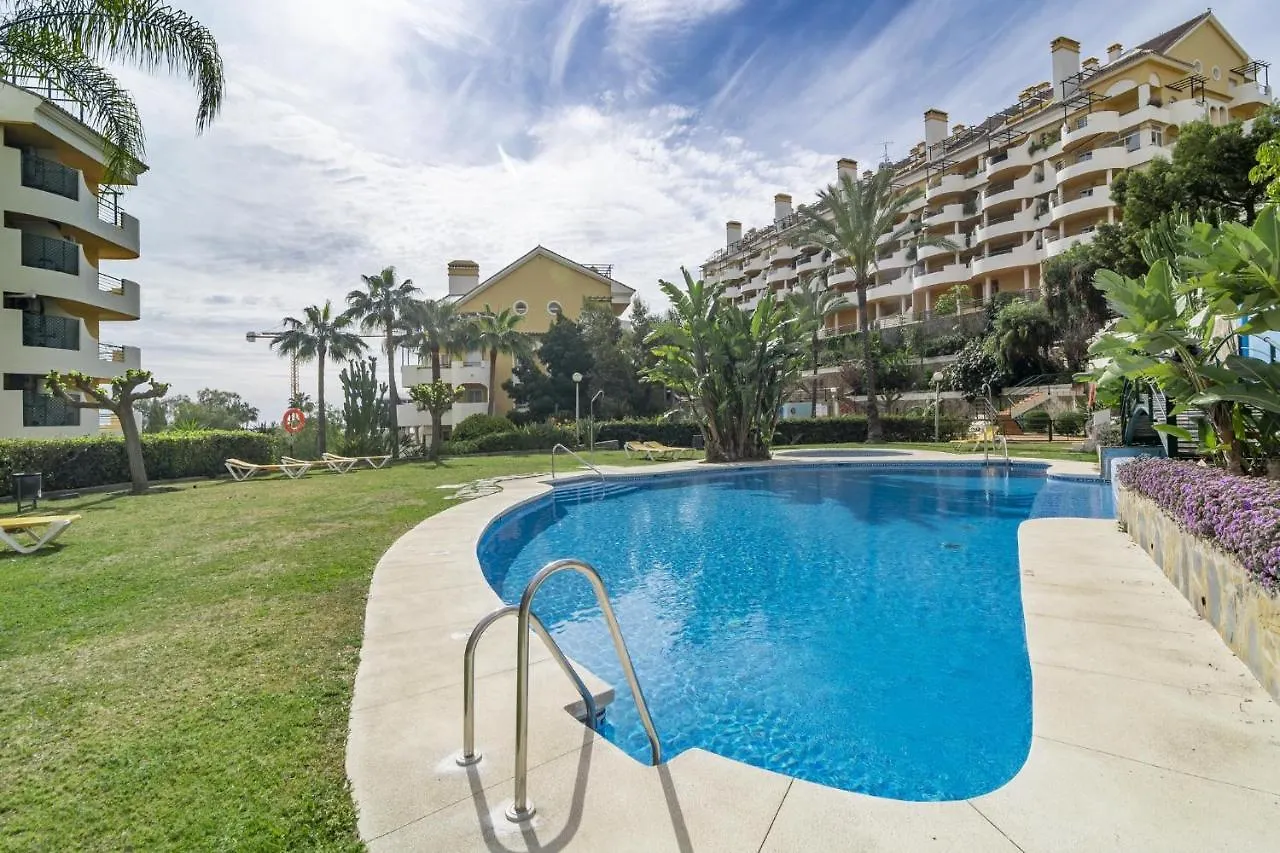 Sad-Spacious 2 Bedroom Duplex Puerto Banus Marbella Spanien