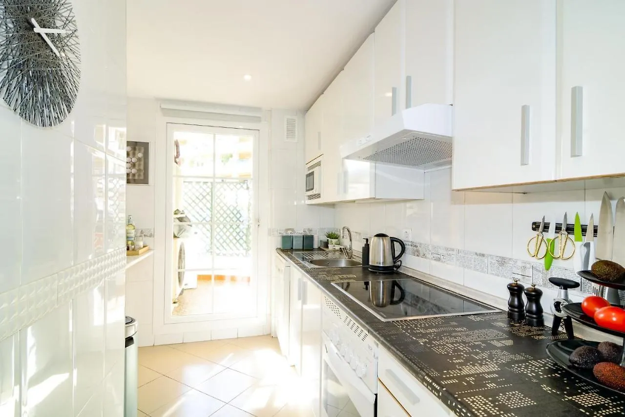 Sad-Spacious 2 Bedroom Duplex Puerto Banus Marbella